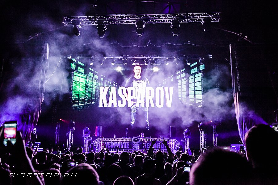 9.03.14 / Neophyte Rec: Bigger Than Ever Moscow /  (2)