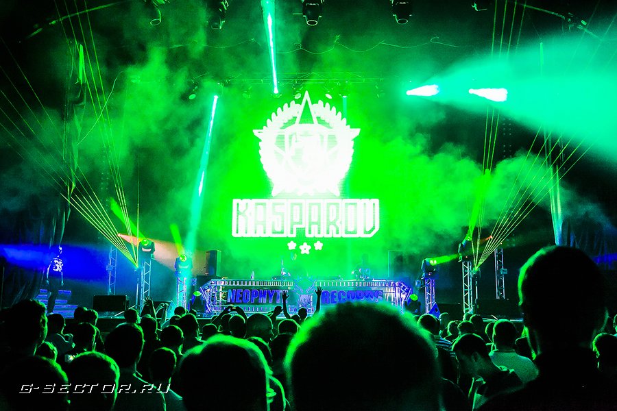 9.03.14 / Neophyte Rec: Bigger Than Ever Moscow /  (2)