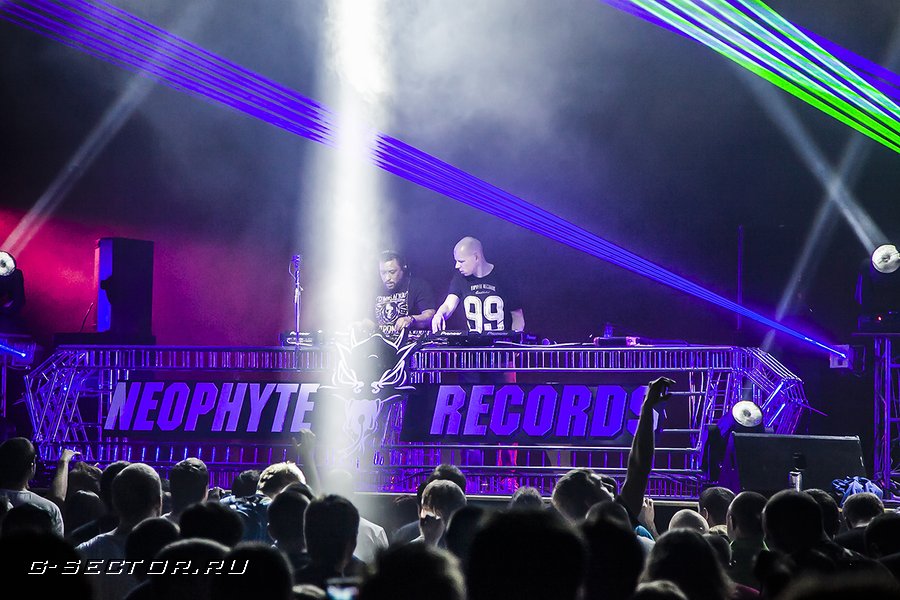 9.03.14 / Neophyte Rec: Bigger Than Ever Moscow /  (2)