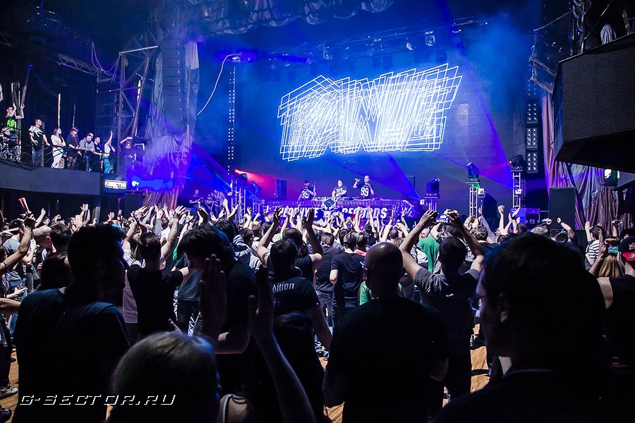 9.03.14 / Neophyte Rec: Bigger Than Ever Moscow /  (2)