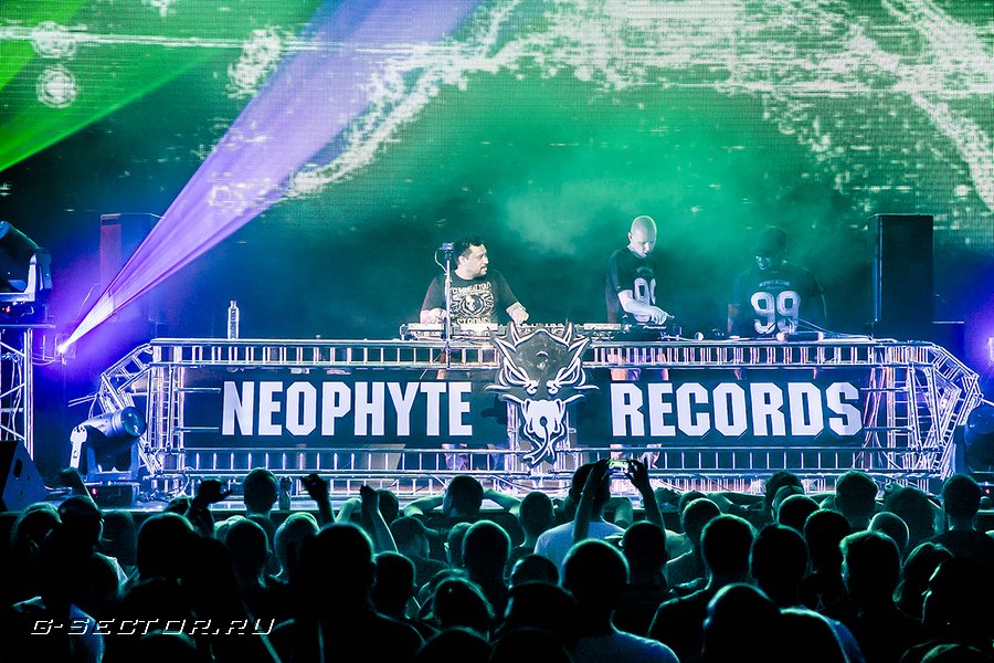 9.03.14 / Neophyte Rec: Bigger Than Ever Moscow /  (2)