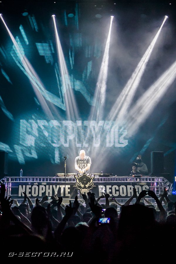 9.03.14 / Neophyte Rec: Bigger Than Ever Moscow /  (2)