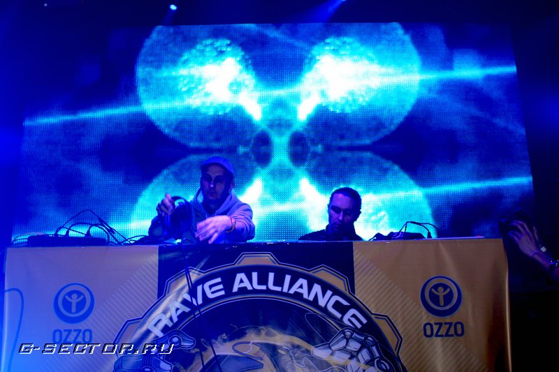 9.02.13 / Rave Alliance /  Hall (2)